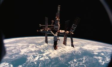 Mir Space Complex: Fifteen Years as Humanity’s Only Permanent Home in Orbit