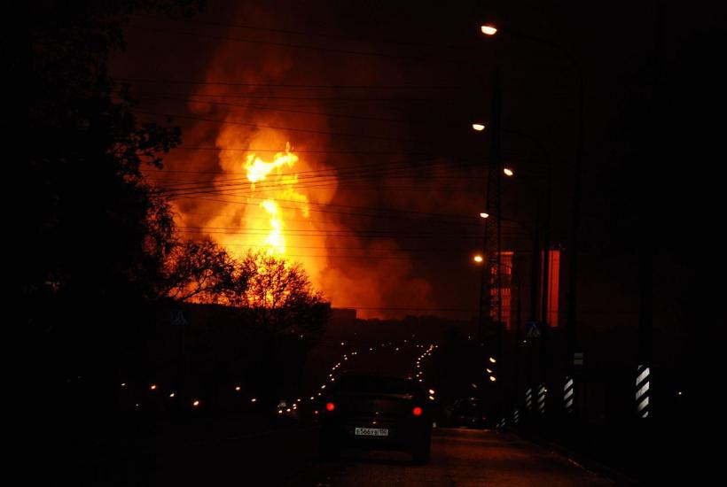 'Mini-Nuclear Blast': Russian FAB-3000 Bomb Devastates Target in Donetsk Region