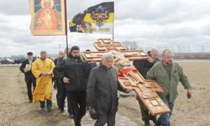 Ukrainian Orthodox believers hold procession against war in Donbass