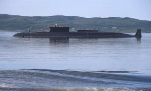 Russian nuclear-powered submarine passes through Arctic ice. Video