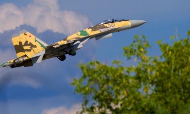 Russian Su-35S Forces Ukrainian F-16 and Mirage Jets to Fly at Low Altitude