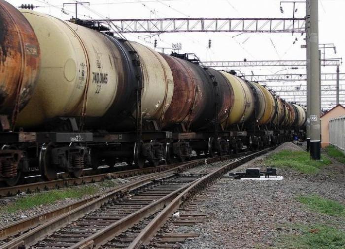 As many as 9,000 full oil tank cars abandoned on Russian railways