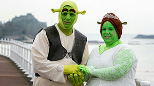 British couple wed as Shrek and Fiona