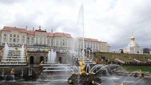 Peterhof celebrates season of fountains